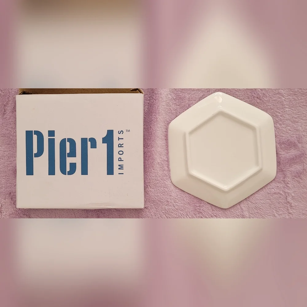 Nib. Pier 1 Marble Hexagonal Coaster/trinket Dish with Gold Edge